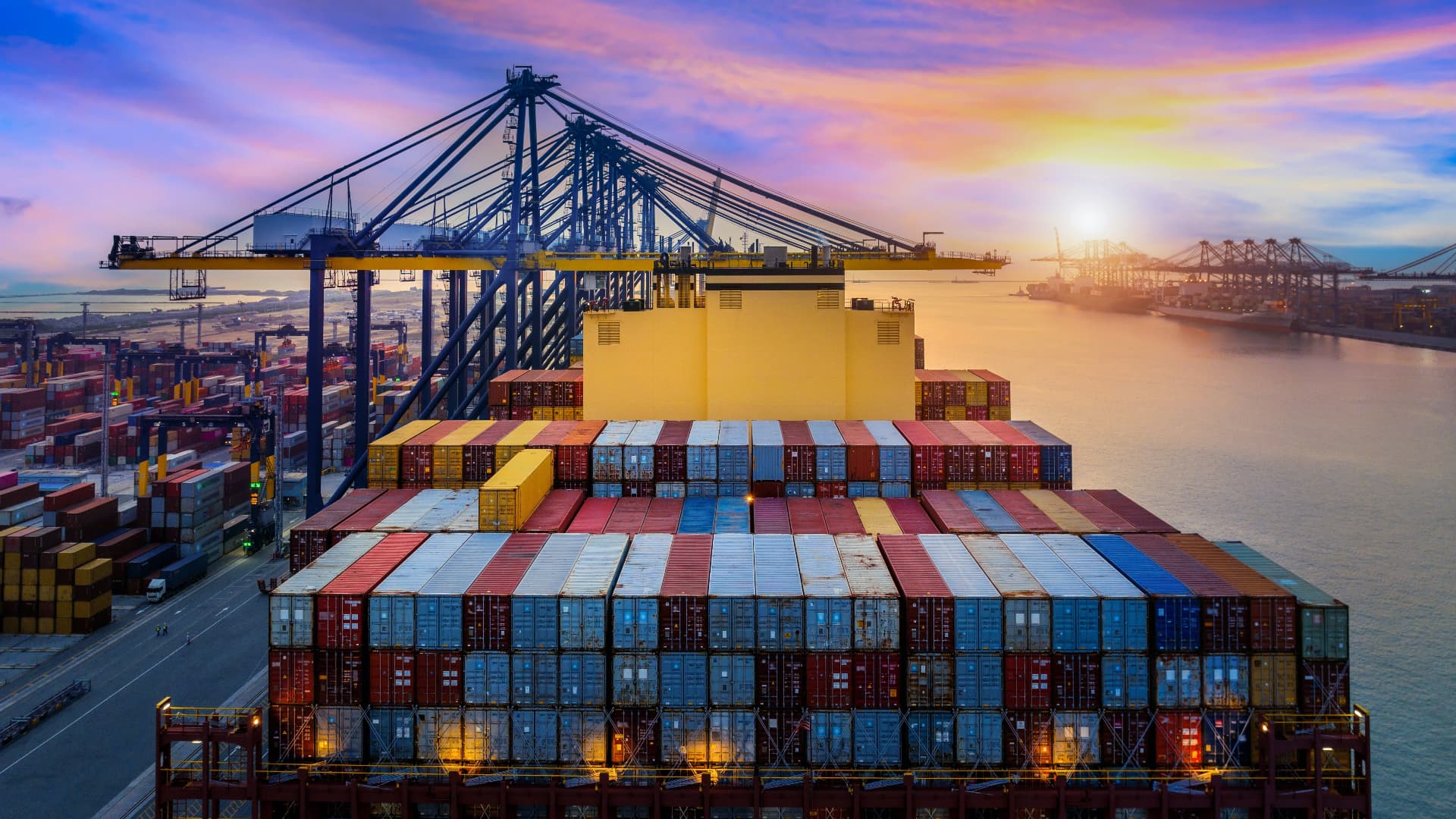 Smart logistics port with a global supply chain network overlay